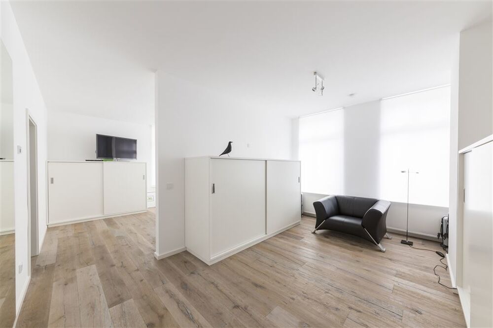 Exklusives Penthouse mit hochwertiger Einbauküche und Dachterrasse in direkter Innenstadtlage. - Photo 4