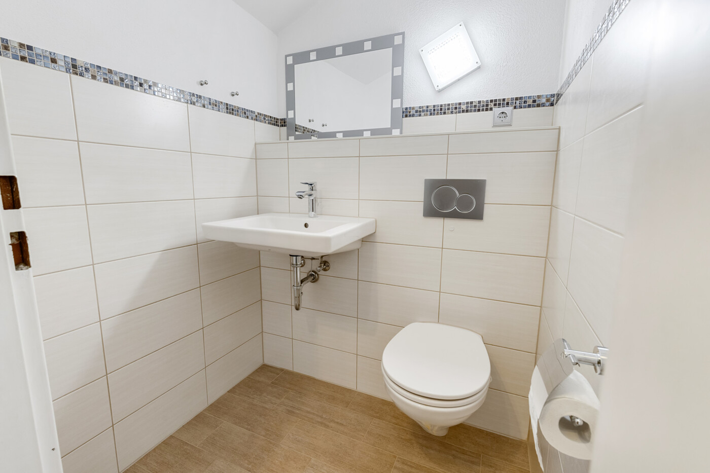separates WC