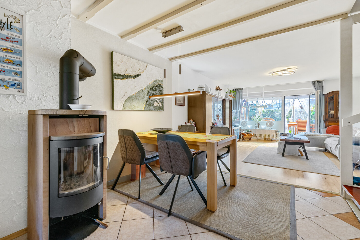 Wohnzimmer mit Holzofen