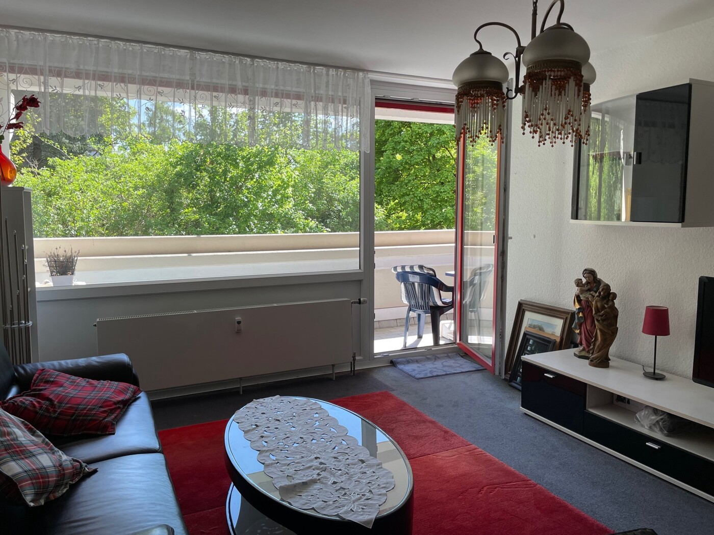 Wohnzimmer mit Balkon (1)