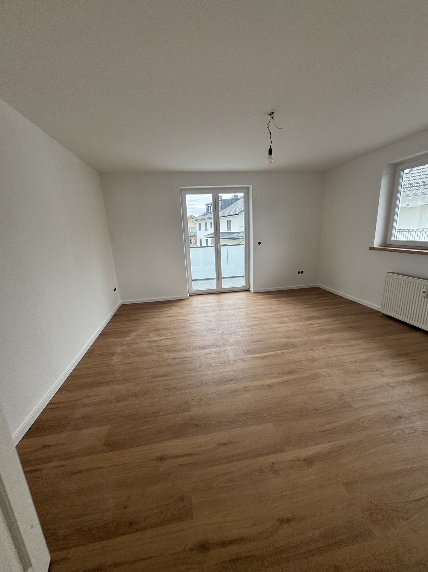 Wohnzimmer mit Balkon
