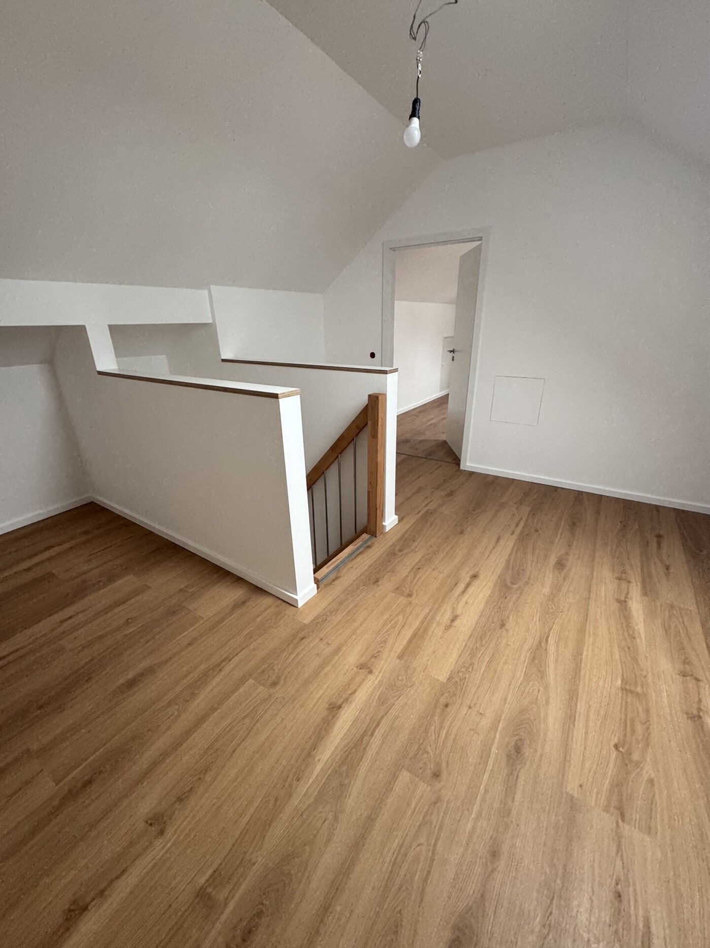 Vorraum-Büro DG
