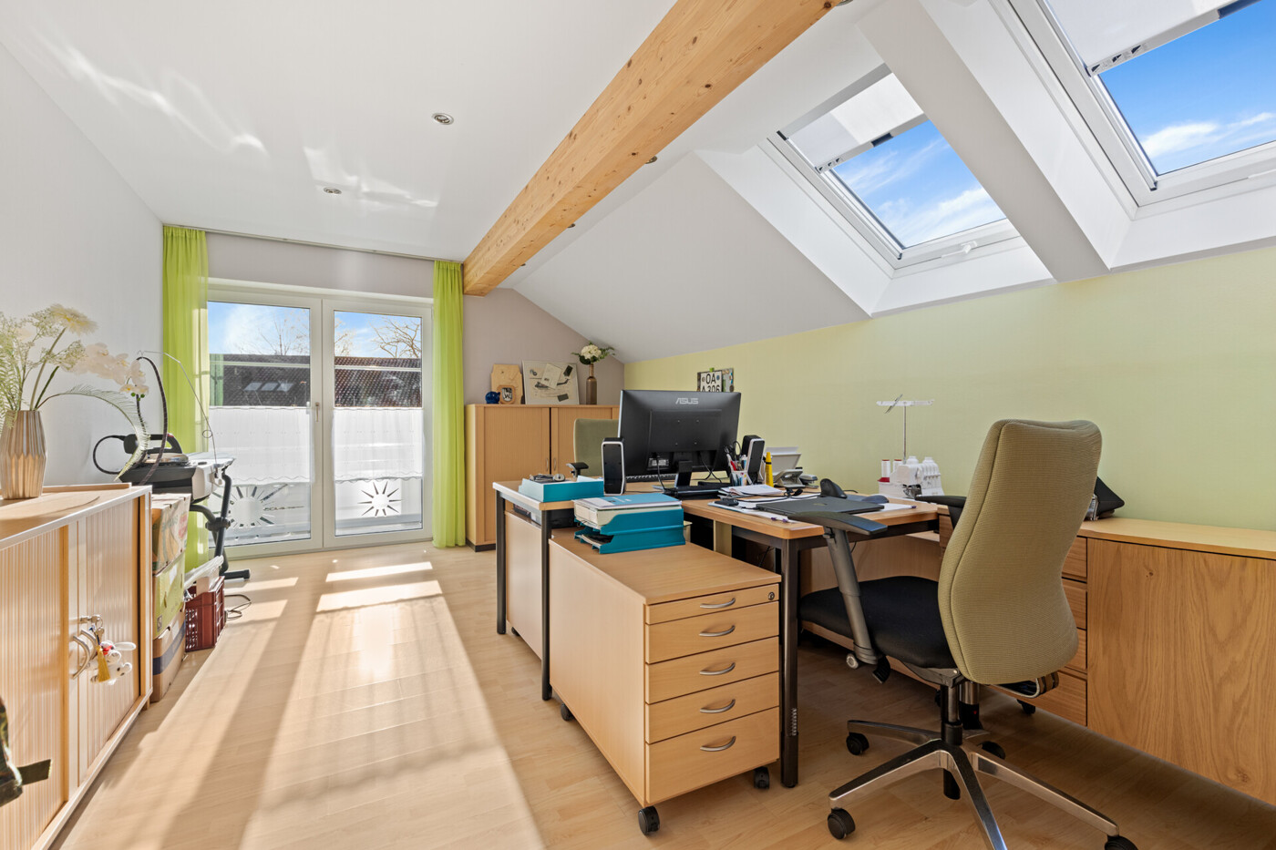 Arbeitszimmer mit Balkon