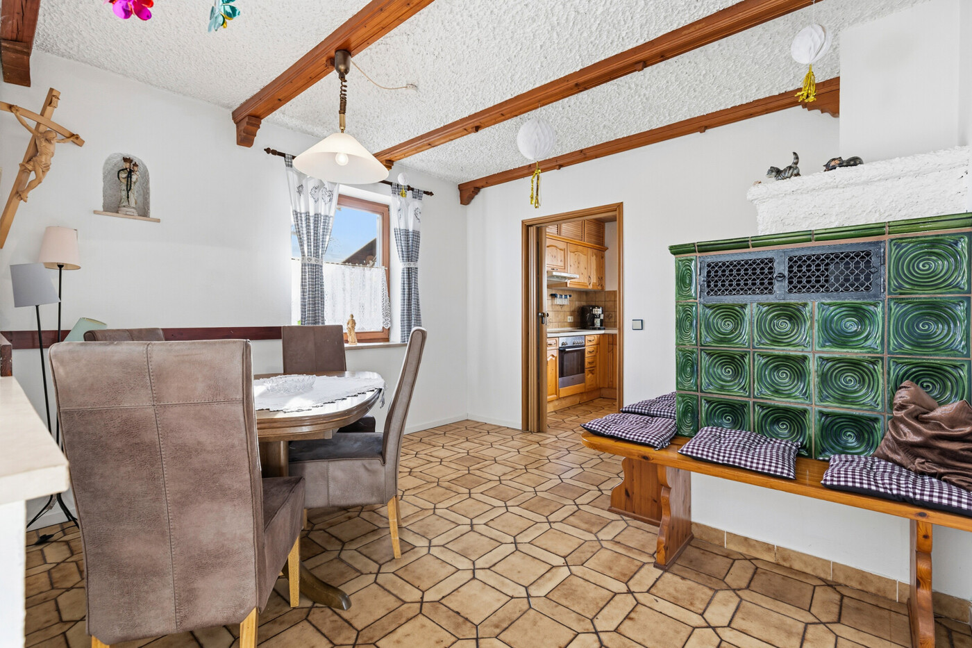 EG Essen - Kachelofen