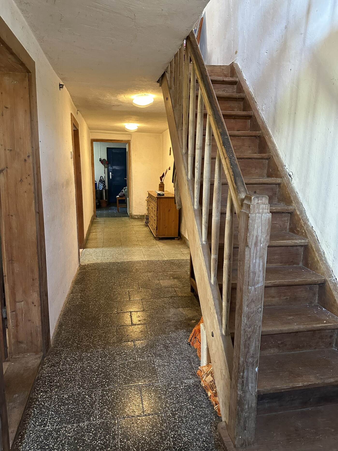 Flur + Treppenhaus EG
