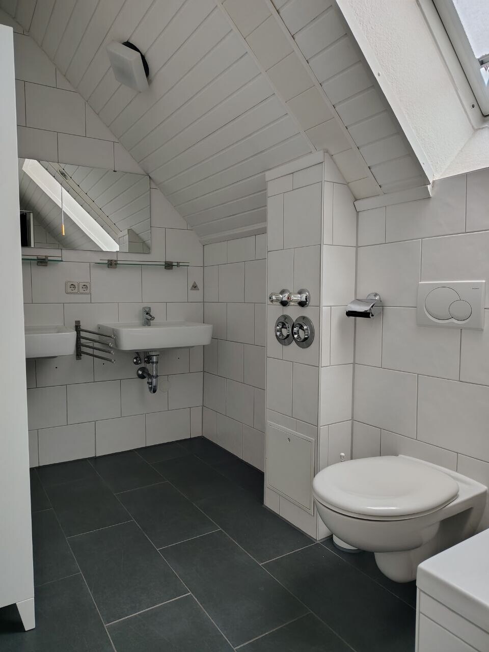 Bad+Toilette+2 Waschbecken