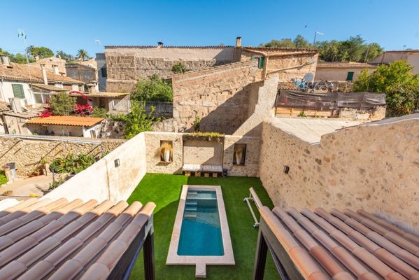 Renovada-casa-de-pueblo-con-piscina-en-Sant-Joan