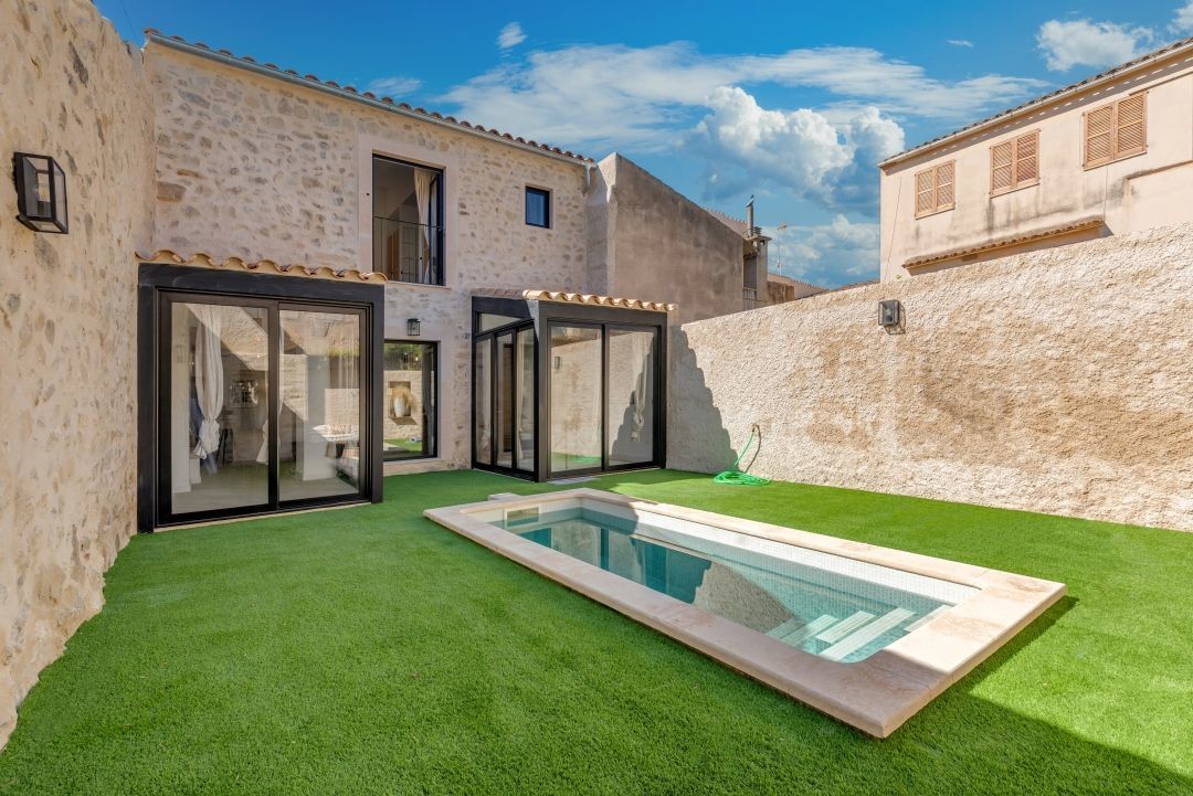 Renovada-casa-de-pueblo-con-piscina-en-Sant-Joan