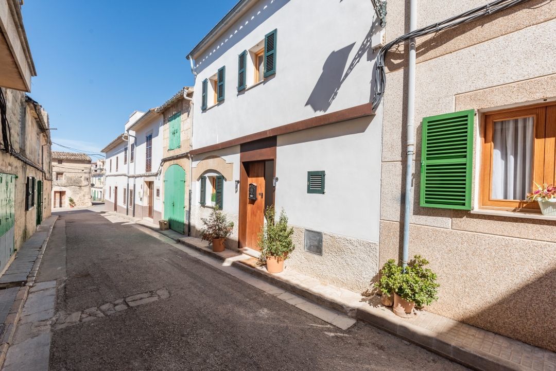 Renovada-casa-de-pueblo-con-piscina-en-Sant-Joan