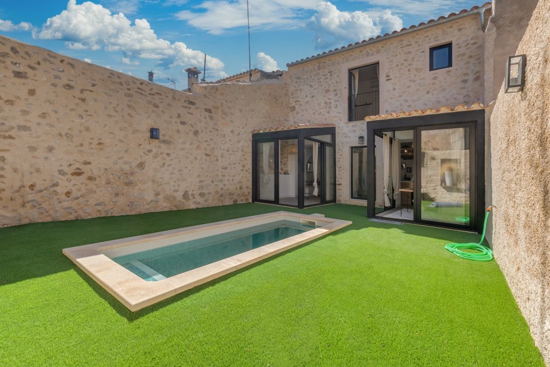 Renovada-casa-de-pueblo-con-piscina-en-Sant-Joan