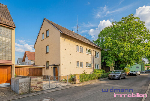 Gepflegtes Mehrfamilienhaus mit Entwicklungspotenzial