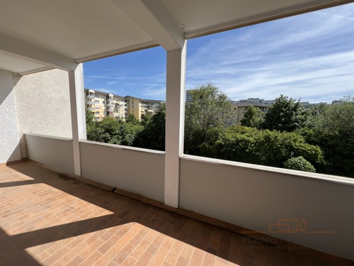 Große ruhige Loggia