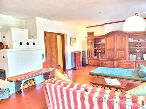 Wohnzimmer mit Blick zum Kachelofen