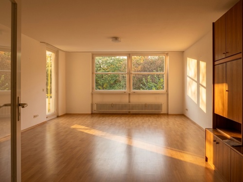 Geräumiges Wohnzimmer